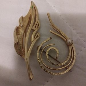 2 Gold Brooches Pins